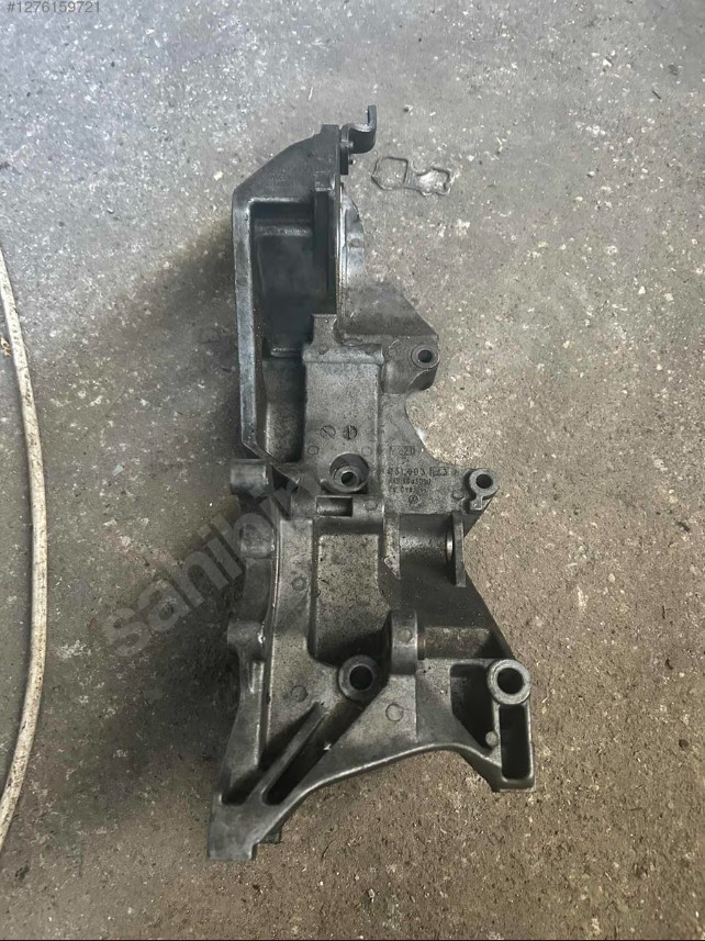 Volkswagen 2.0 Crafter Amarok Şarj Dinamosu Klima Direksiyon Pompası Ayağı Motor Kapağı Çıkma Yedek Parça