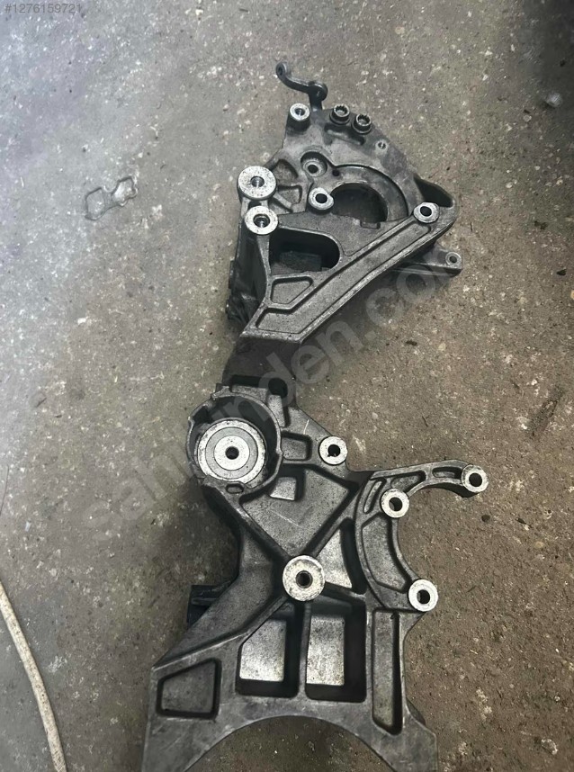 Volkswagen 2.0 Crafter Amarok Şarj Dinamosu Klima Direksiyon Pompası Ayağı Motor Kapağı Çıkma Yedek Parça