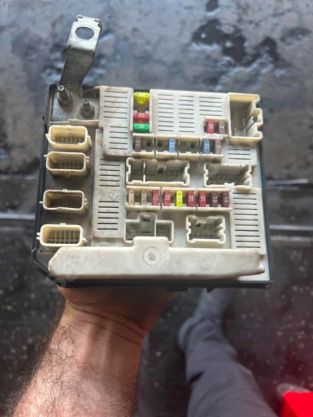 Renault Megane 2 Dizel 1.5 Sigorta Kutusu Sigorta Yuvası Çıkma Yedek Parça